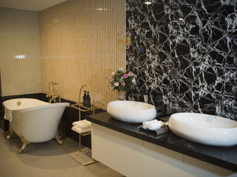 Grand Suite | Bathroom | Separate tub and shower, rainfall showerhead, designer toiletries