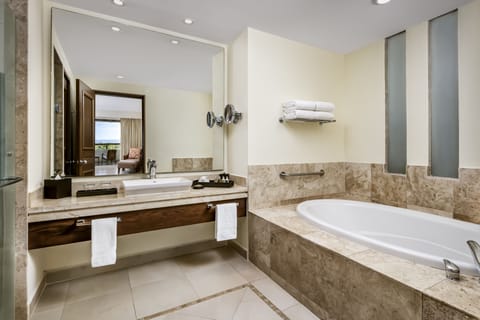 Master Suite Ocean Front | Bathroom | Free toiletries, hair dryer, bathrobes, slippers