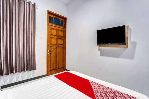 Deluxe Double Room | Desk, free WiFi, bed sheets