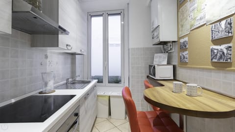 Apartment (2 Bedrooms) | Private kitchen | Microwave, oven, stovetop, toaster