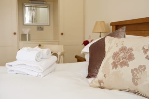 Deluxe Suite | Hypo-allergenic bedding, individually decorated, individually furnished