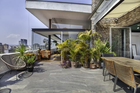 Luxury Apartment | Terrace/patio