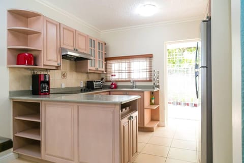 House | Private kitchen | Fridge, microwave, oven, stovetop