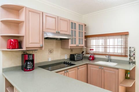 House | Private kitchen | Fridge, microwave, oven, stovetop