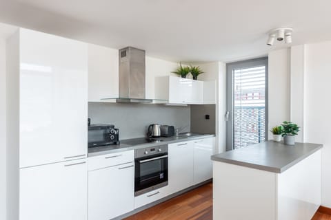 Premium Apartment | Private kitchen | Fridge, stovetop, dishwasher, electric kettle