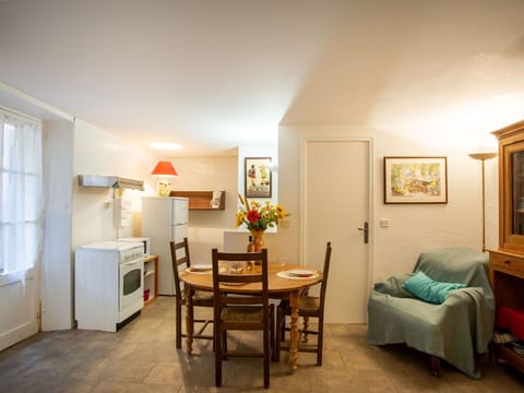 Picture Frame, Furniture, Table, Window, Building, Flowerpot, Houseplant, Chair, Wood, Lighting