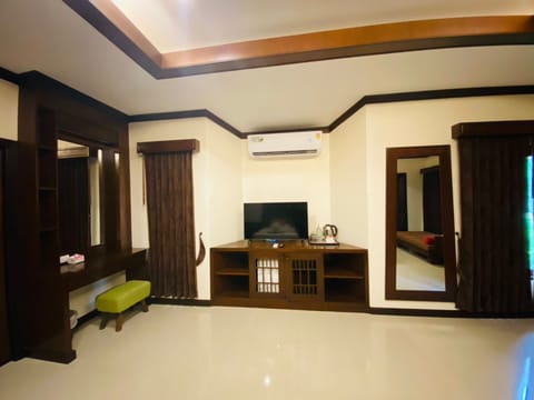 Grand Deluxe Bungalow Twin Room | 1 bedroom, individually decorated, individually furnished, desk