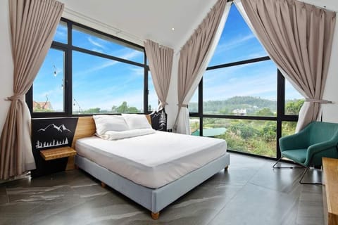 Deluxe Villa | Premium bedding, memory foam beds, free minibar items, desk