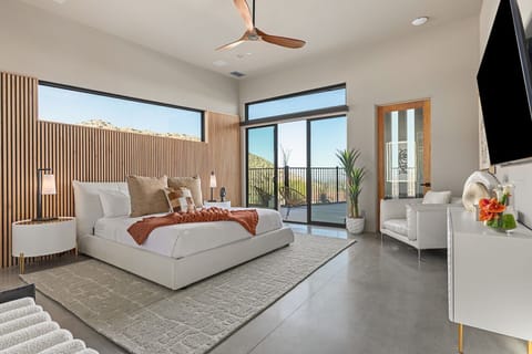 King Bed with en suite full bath