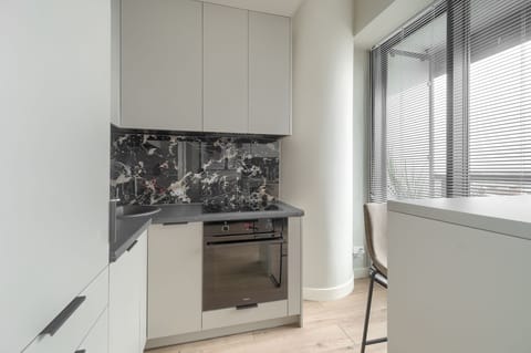 Deluxe Apartment | Private kitchenette | Fridge, stovetop, dishwasher, electric kettle