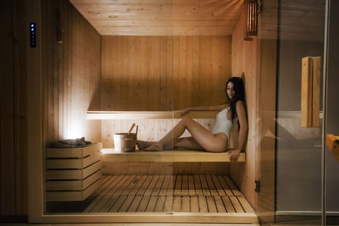 Couples treatment rooms, sauna, spa tub, steam room, Turkish bath