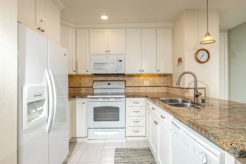 Condo, Multiple Beds, Pool Access, Garden View (D303) | Private kitchen | Fridge, microwave, oven, stovetop