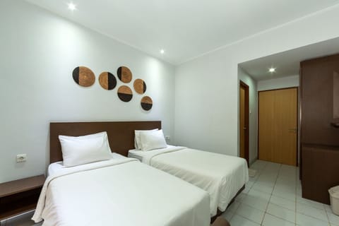 Deluxe Twin Room | Desk, free WiFi