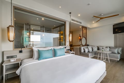 Seaview Pool Suite | Minibar, desk, soundproofing, free WiFi