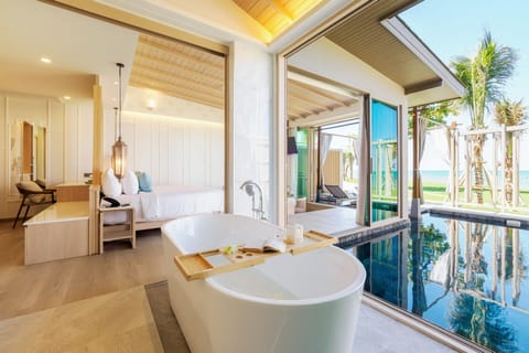 Seafront Double Pool Villa | Bathroom | Free toiletries, hair dryer, bathrobes, slippers