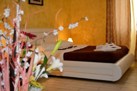 Desk, soundproofing, iron/ironing board, free WiFi