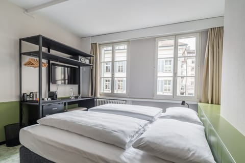 City Double Room | Down comforters, in-room safe, desk, iron/ironing board