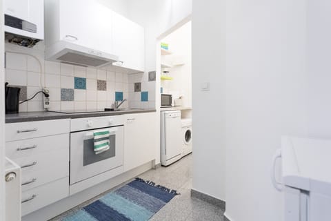 Apartment | Private kitchen | Fridge, oven, stovetop, electric kettle