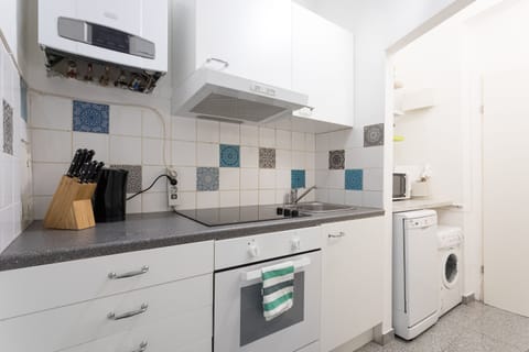 Apartment | Private kitchen | Fridge, oven, stovetop, electric kettle