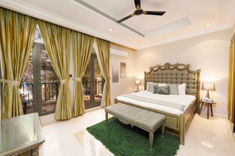 Signature Villa | In-room safe, blackout drapes, iron/ironing board, free WiFi