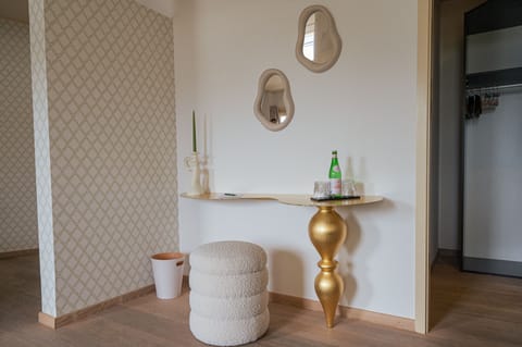 Junior Suite Signature, Balcony & Lake View | Living area | 120-cm flat-screen TV with cable channels