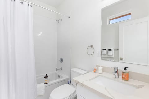 Classic Studio | Bathroom