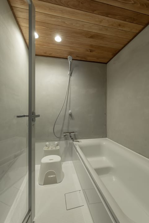 Separate tub and shower, deep soaking tub, hydromassage showerhead