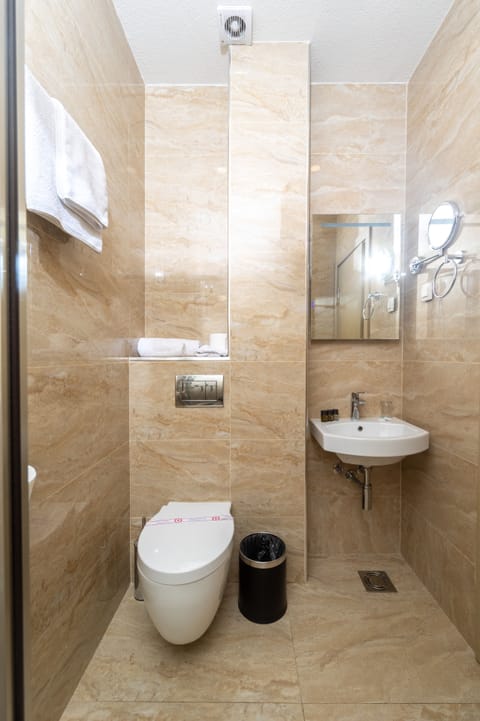 Superior Room | Bathroom | Shower, hair dryer, towels, soap