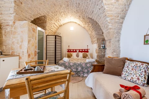 Family Studio (Epy House in the centre Ceglie) | Free WiFi, bed sheets