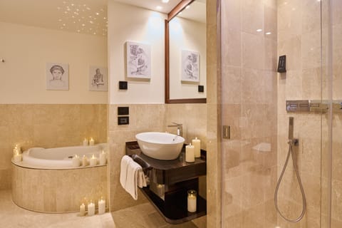 Junior Suite | Bathroom | Designer toiletries, hair dryer, bathrobes, slippers