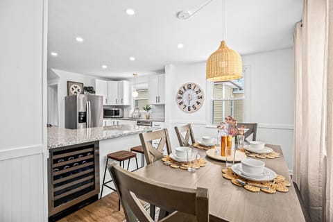 Gather around the dining room table with your loved ones and savor the joy of sharing a bottle of exquisite wine 🍷✨ Unwind, laugh, and make memories that will last a lifetime!