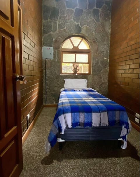 Single Room | Free WiFi, bed sheets