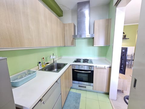 Basic Condo | Private kitchen | Fridge, microwave, stovetop, electric kettle