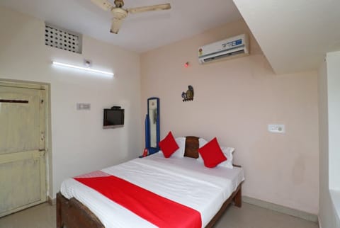 Deluxe Double Room, City View | Soundproofing, free WiFi, bed sheets