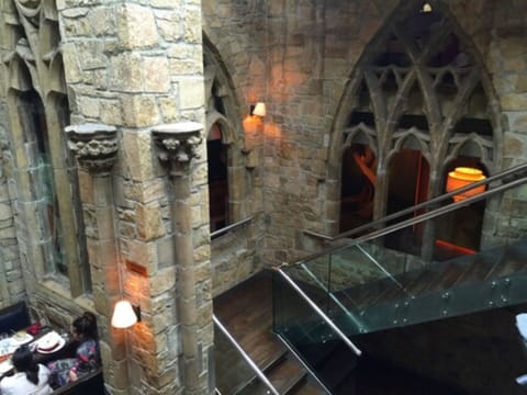 3 bars/lounges