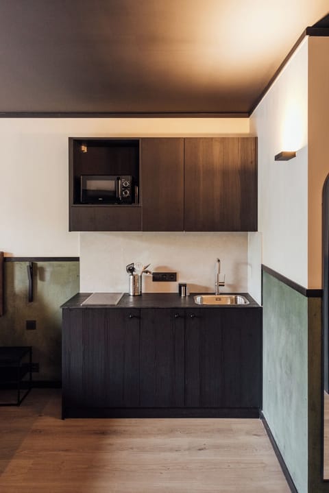 Superior Studio, Balcony | Private kitchenette | Fridge, microwave, stovetop, electric kettle