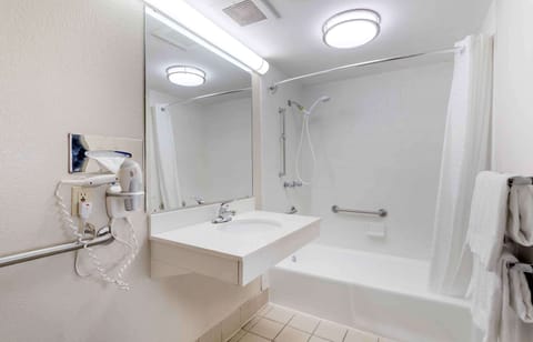 Studio, 1 King Bed, Non Smoking | Bathroom | Combined shower/tub, free toiletries, hair dryer, towels