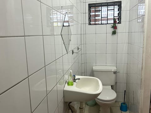 Economy Apartment | Bathroom | Free toiletries