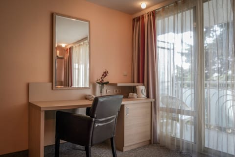 Superior Double or Twin Room | In-room safe, desk, free WiFi, bed sheets