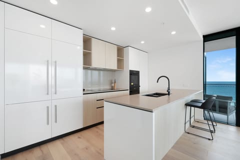 Panoramic Apartment | Private kitchen | Full-size fridge, microwave, oven, dishwasher