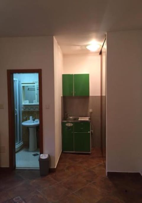 Standard Studio | Private kitchenette | Mini-fridge, electric kettle, cookware/dishes/utensils