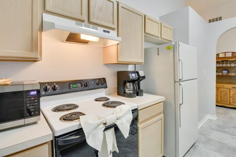 Apartment (2 Bedrooms) | Private kitchen | Microwave, oven, stovetop, dishwasher