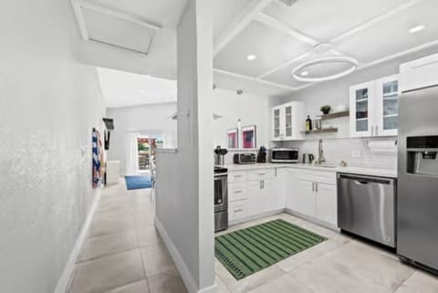 Fully-equipped and compact kitchen