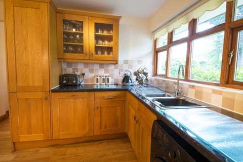 Low Howe Cottage in Coniston kitchen