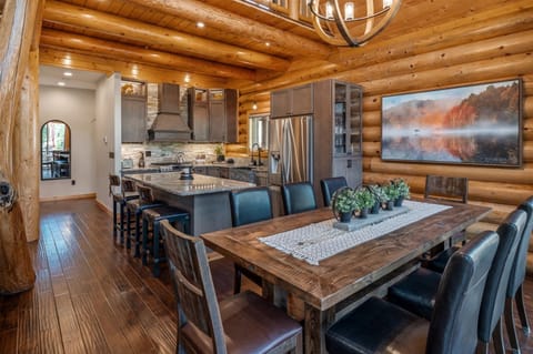 Kitchen is gorgeous with gas cooktop too