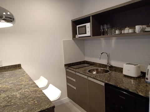 Superior Studio | Private kitchen | Microwave, electric kettle, toaster, cookware/dishes/utensils