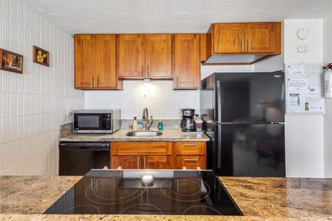 Luxury Condo | Private kitchen | Full-size fridge, microwave, oven, stovetop