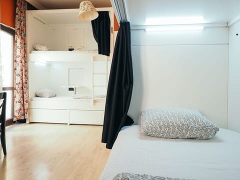 Shared Dormitory (6 Beds Female-Male Mixed Dorm) | In-room safe, free WiFi