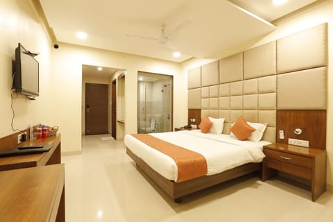 Deluxe Room | Premium bedding, Select Comfort beds, desk