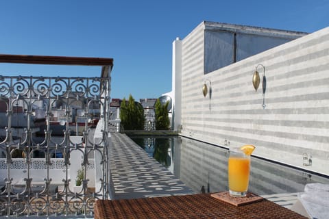 Outdoor pool, sun loungers